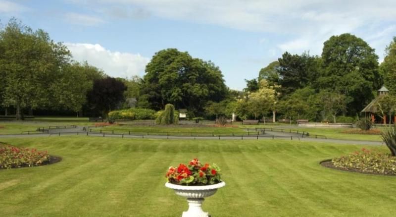 Iveagh Garden Hotel Dublin Exterior photo
